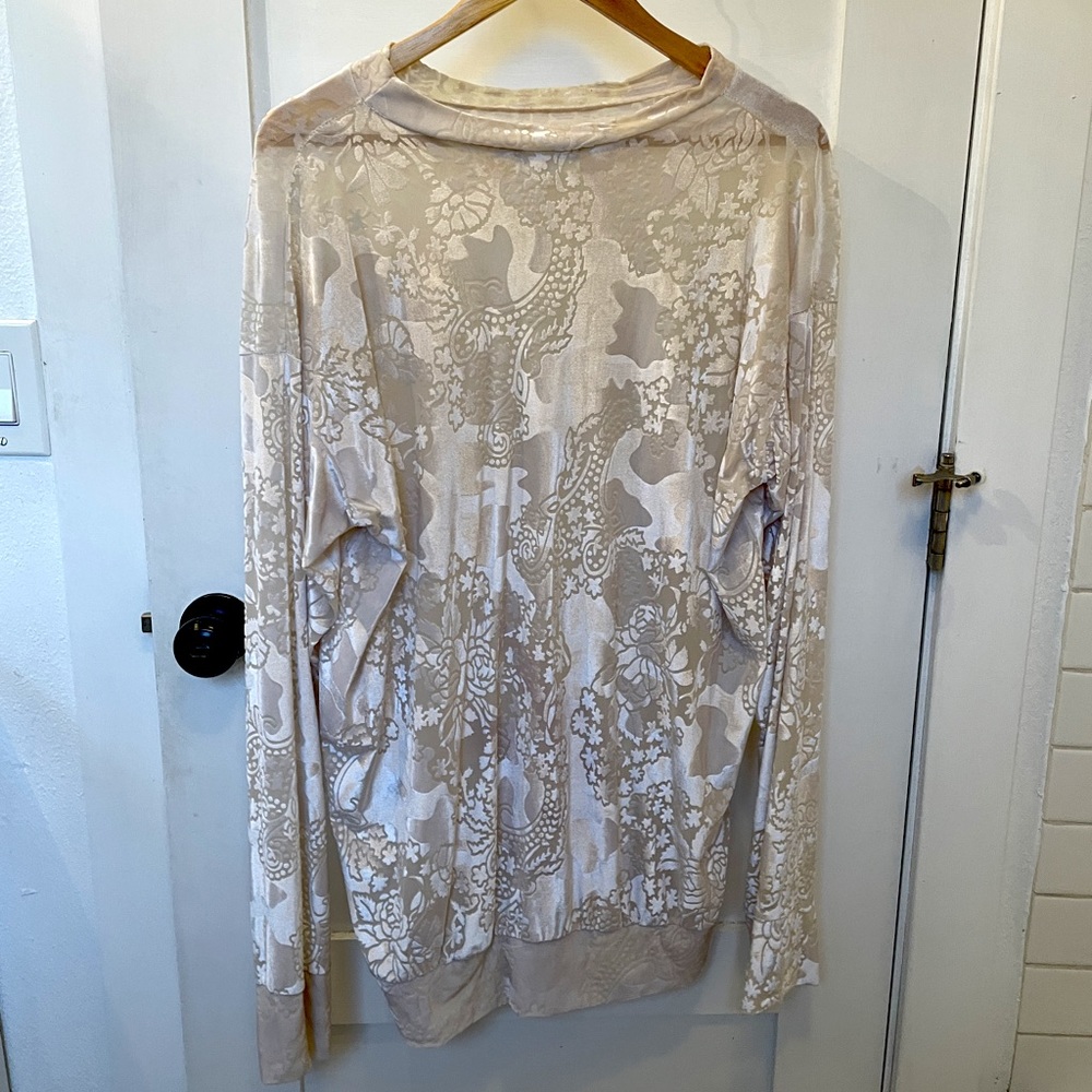Laina Rauma Angel Baby White Lounge Shirt Size Large.